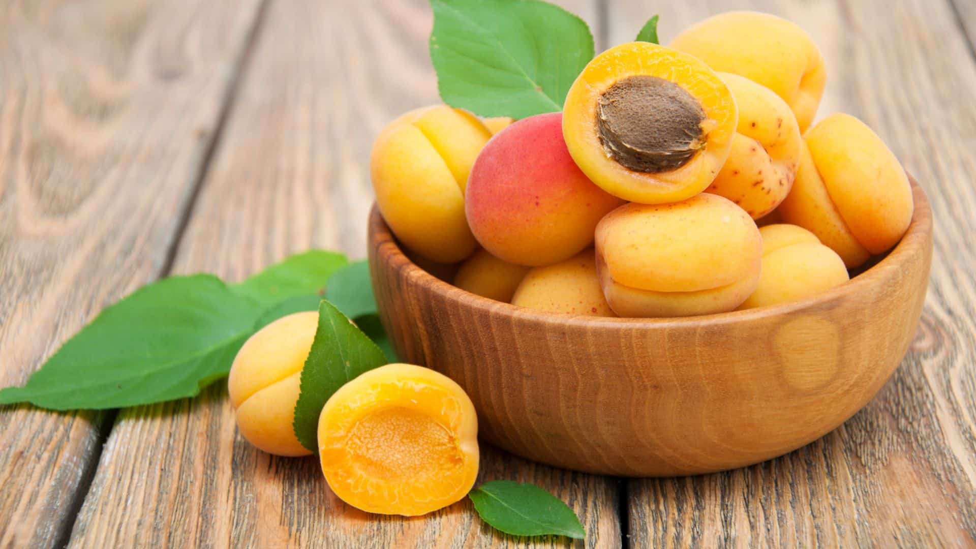 A bowl of apricots
